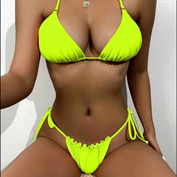 Bikini - Picture 2 of 6